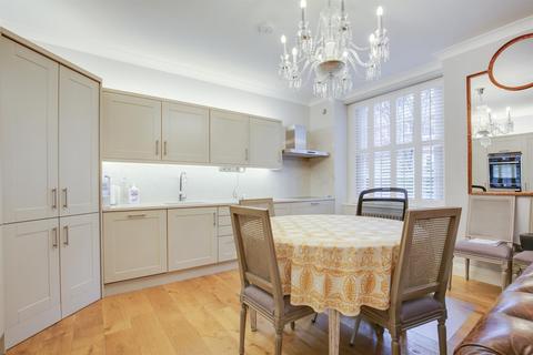 2 bedroom flat to rent, North End House, Fitzjames Avenue, London, W14