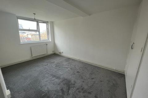 3 bedroom apartment to rent, Hollingworth Close, Stockport SK1