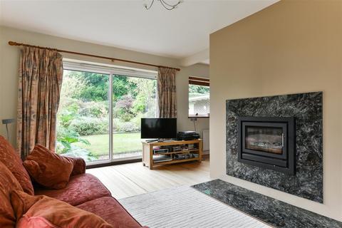 3 bedroom detached house for sale, Fairlawn Drive, Redhill