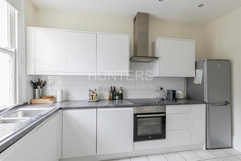 4 bedroom flat to rent, Finchley Road, London, NW8