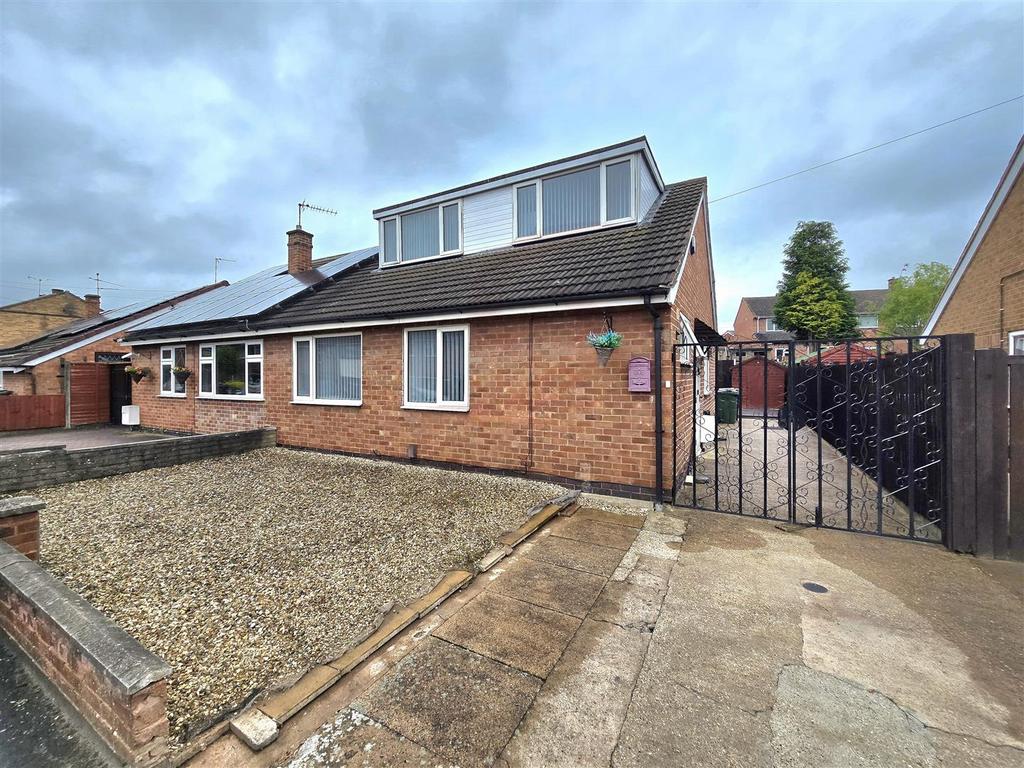 Dovedale Road, Leicester LE4 3 bed semidetached bungalow £1,195 pcm