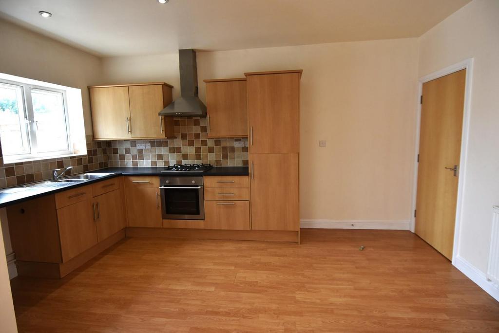 Road, Bristol BS13 2 bed to rent £1,295 pcm