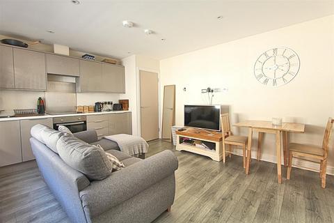1 bedroom flat for sale, Station Approach, West Byfleet, Surrey