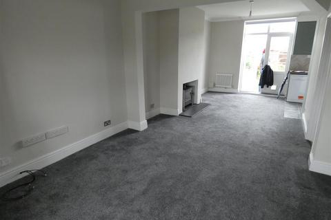 2 bedroom terraced house to rent, Meadfield Road, langley