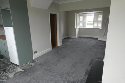 3 bedroom terraced house to rent, Meadfield Road, langley