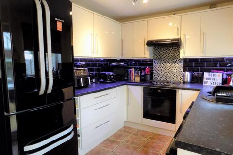 3 bedroom end of terrace house for sale, Sandpiper Close, Bingham