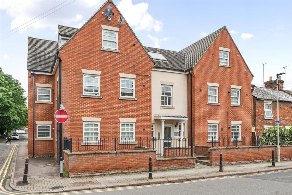 Foster Hill Road, Bedford 2 bed apartment for sale £240,000