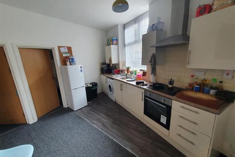 2 bedroom flat to rent, Moira Street, Adamsdown, Cardiff