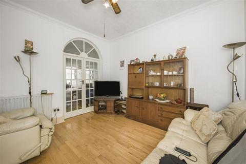 2 Dawlish Road, London, E10 6QD