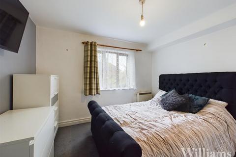 1 bedroom flat for sale, Quainton Road, Aylesbury HP18