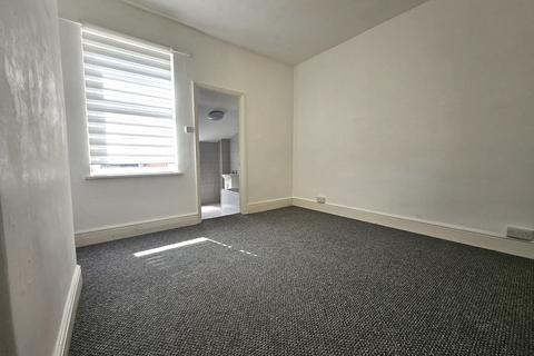 2 bedroom terraced house to rent, Chequer Road, Doncaster