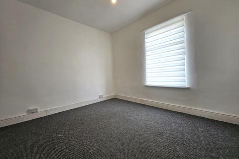 2 bedroom terraced house to rent, Chequer Road, Doncaster
