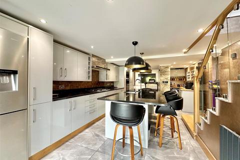125 Buxton Road, Disley, Stockport, SK12 2HA