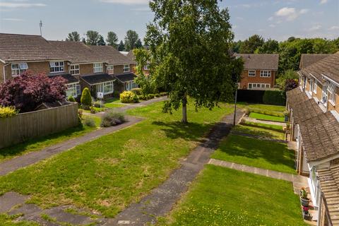 2 bedroom maisonette for sale, Hillary Close, Aylesbury HP21