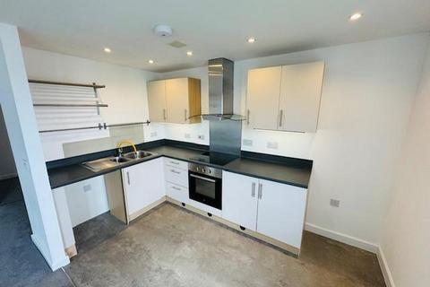 3 bedroom flat to rent, Avenel Way, Poole