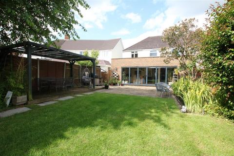 2 Hilley Field Lane, Fetcham, Leatherhead, KT22 9UX