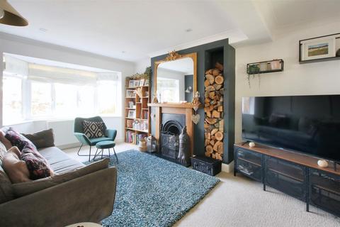2 Hilley Field Lane, Fetcham, Leatherhead, KT22 9UX