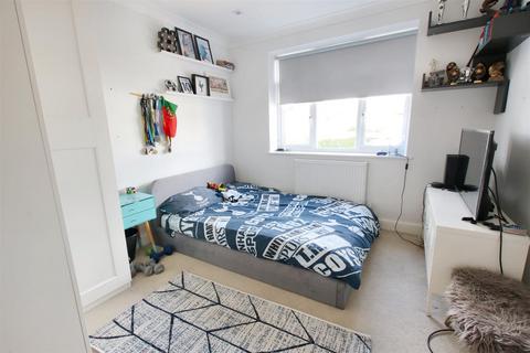 2 Hilley Field Lane, Fetcham, Leatherhead, KT22 9UX