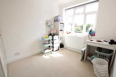2 Hilley Field Lane, Fetcham, Leatherhead, KT22 9UX