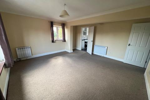 2 bedroom flat to rent, The Beeches, Bury St. Edmunds IP33
