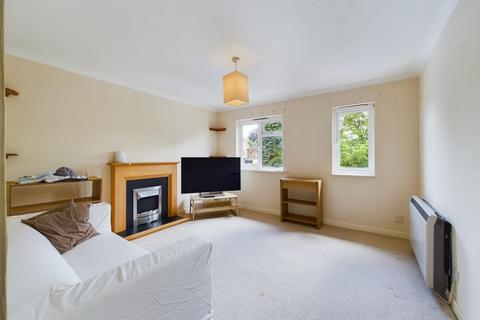 1 bedroom flat to rent, Glenview Close, Crawley RH10