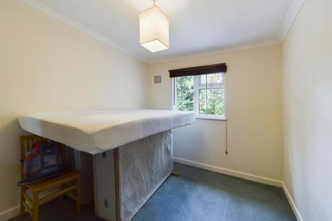 1 bedroom flat to rent, Glenview Close, Crawley RH10
