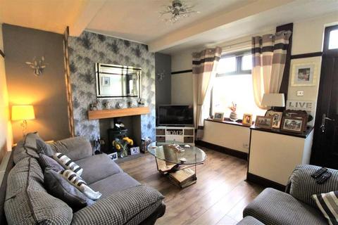 2 bedroom end of terrace house for sale, Queen Street, Middleton, M24