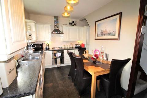 2 bedroom end of terrace house for sale, Queen Street, Middleton, M24
