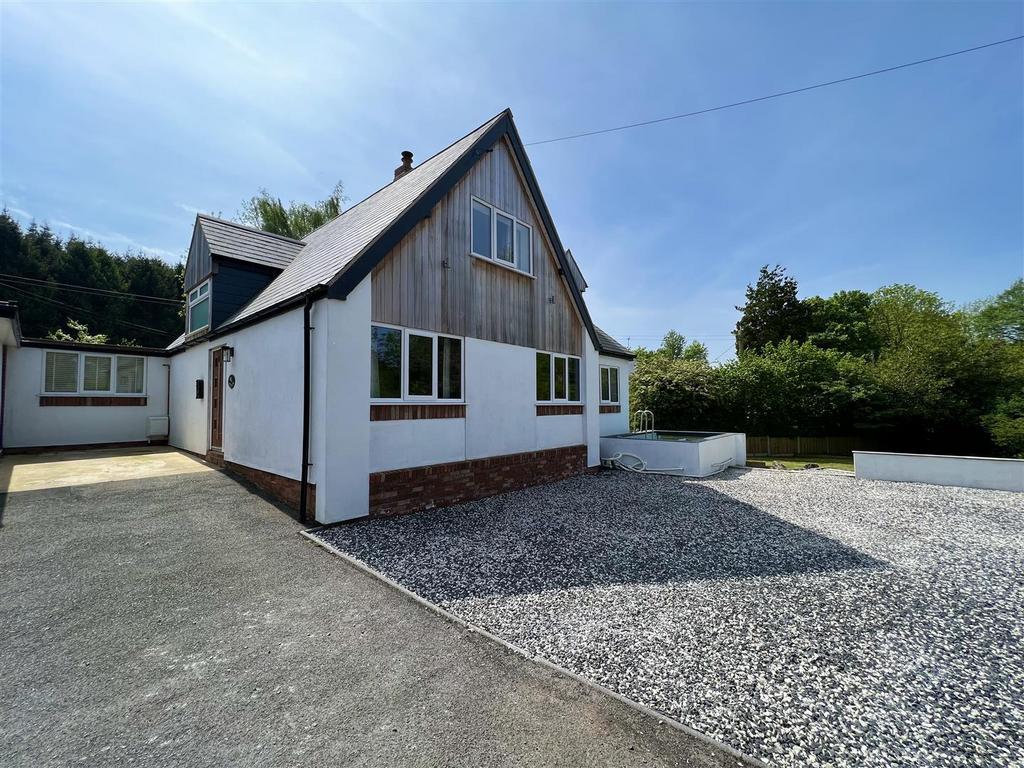 Stakenbridge Churchill 1.jpg