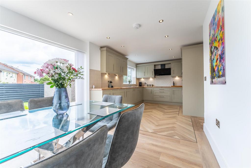 Kitchen/ Dining Room