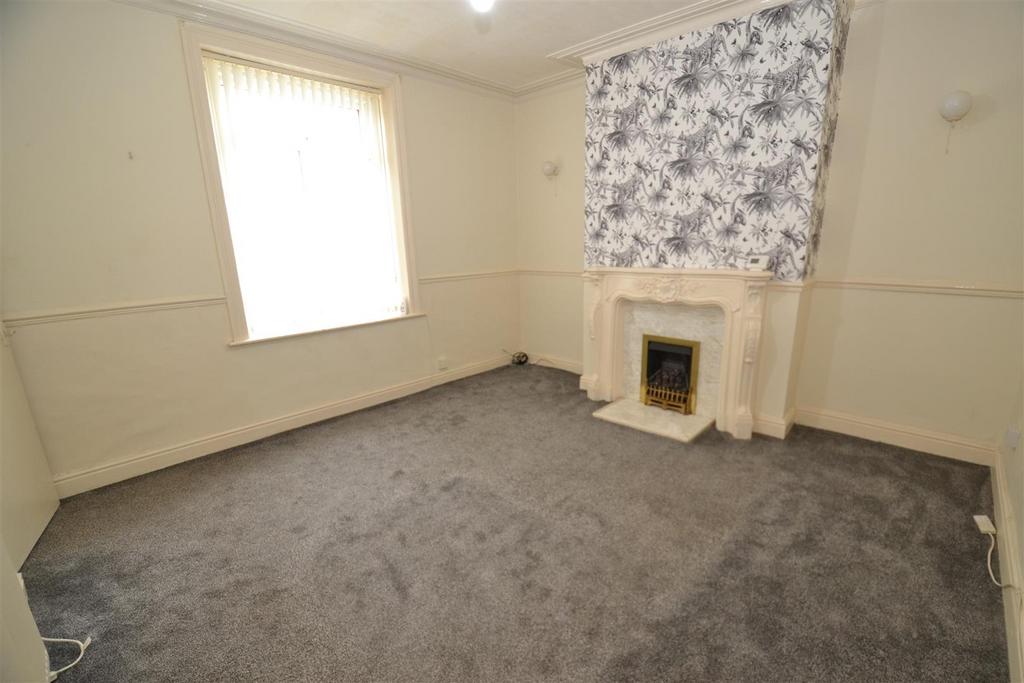 Woodside View, Boothtown, Halifax 2 bed terraced house for sale - £110,000