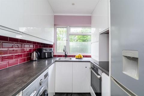 2 bedroom maisonette for sale, Wrythe Lane, Carshalton