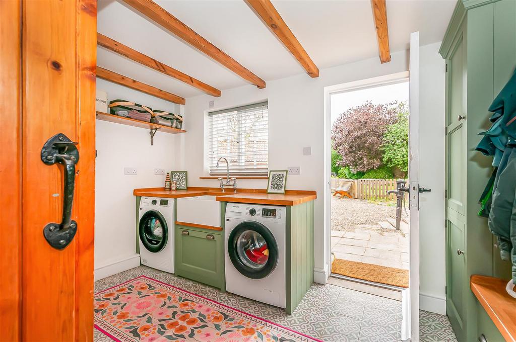 Utility room/ back kitchen