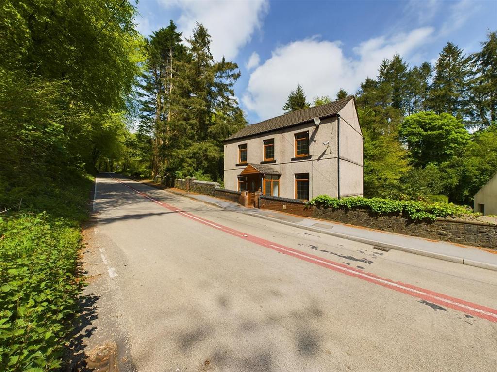 Cwmbach Road, Llanelli 4 bed detached house for sale £235,000