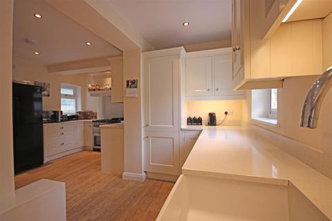 36 Lindwell, Greetland, Halifax, HX4 8HH