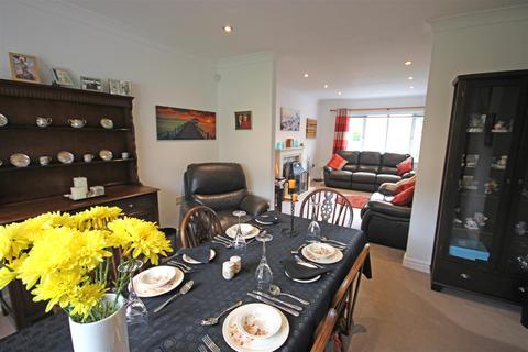 36 Lindwell, Greetland, Halifax, HX4 8HH