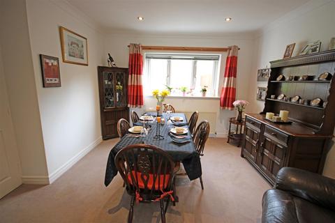 36 Lindwell, Greetland, Halifax, HX4 8HH