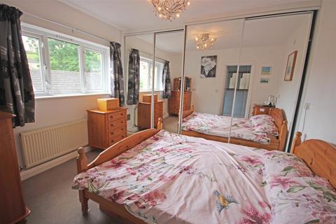 36 Lindwell, Greetland, Halifax, HX4 8HH