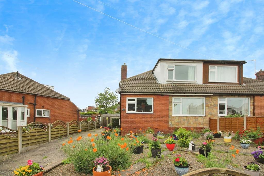 Manston Approach, Leeds LS15 3 bed semidetached bungalow for sale £
