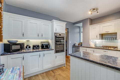 3 bedroom apartment for sale, Brooklands Court, Otley LS21