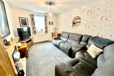 4 bedroom house to rent, Southwold Crescent, Eastfield, Scarborough