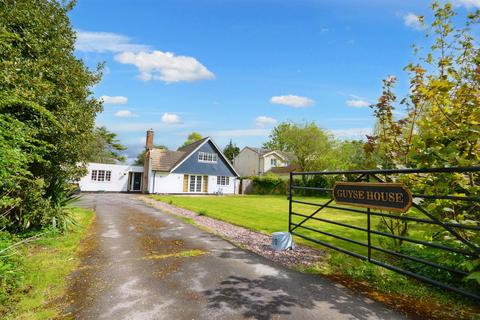 5 bedroom detached house to rent, Humfrey Lane, Boughton, NN2