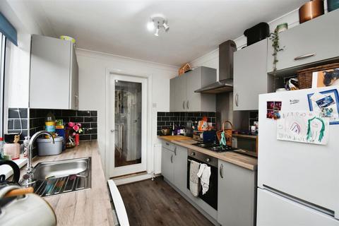 2 bedroom end of terrace house for sale, Madison Gardens, Park Avenue, Hull