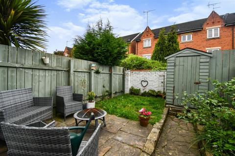2 bedroom end of terrace house for sale, Madison Gardens, Park Avenue, Hull