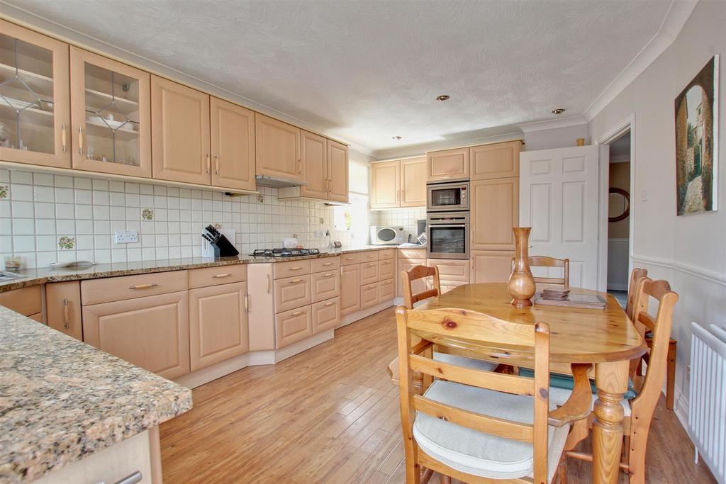 Dining kitchen