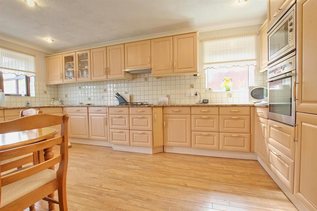 Dining kitchen