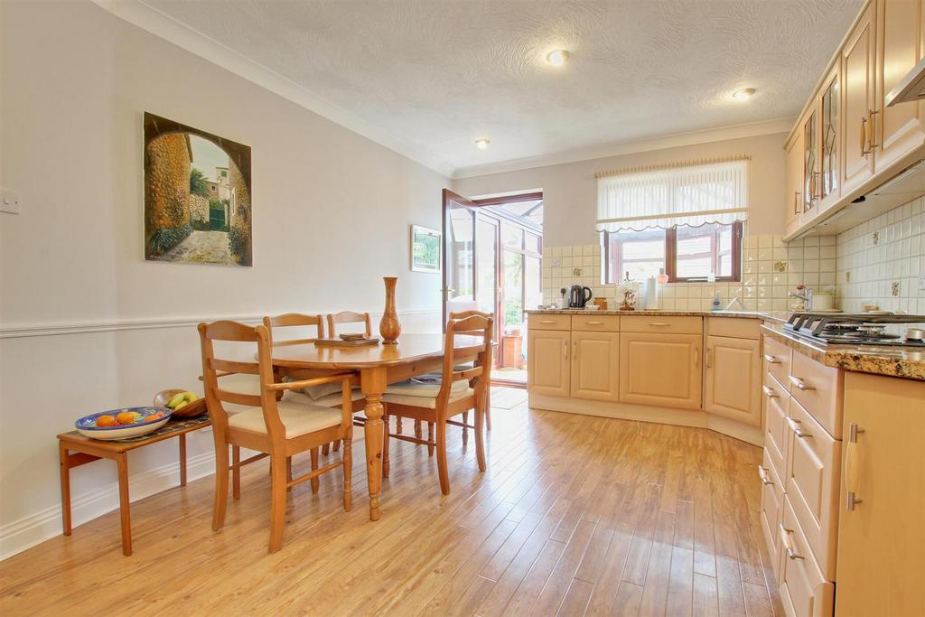 Dining kitchen