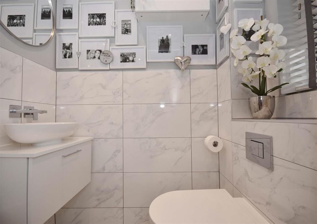 8 The Moat House-guest WC.jpg