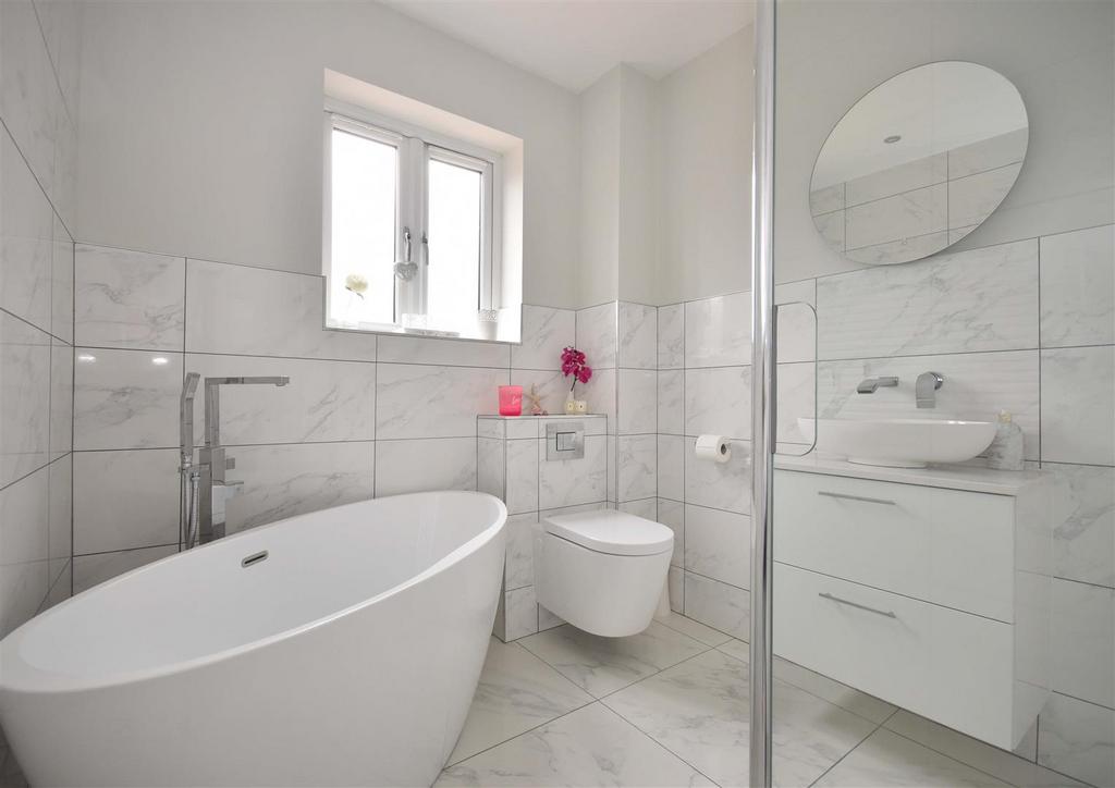 8 The Moat House-bath1.jpg