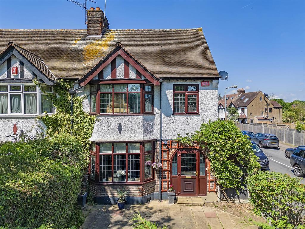 Whitehall Road, London E4 4 bed house for sale £925,000